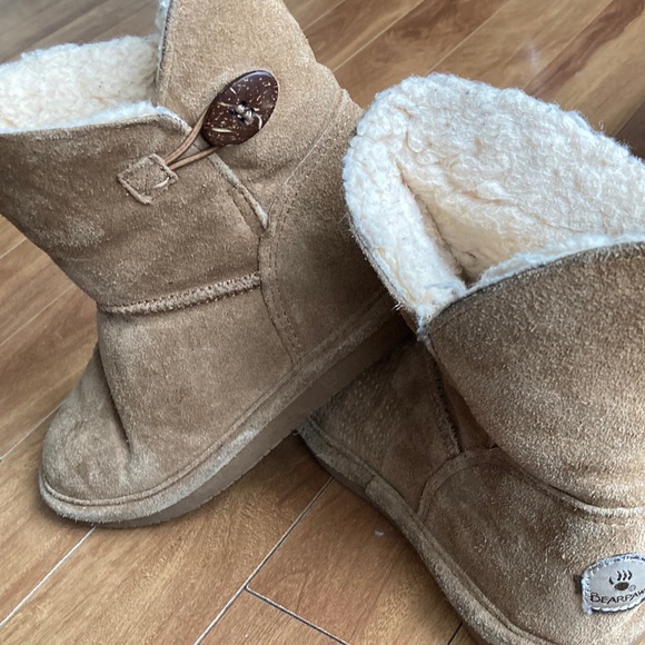 👠BOGO FREE👠BEAR PAWS💫 Girls Tan Slip-On Ugg Style Boots - Picture 1 of 11